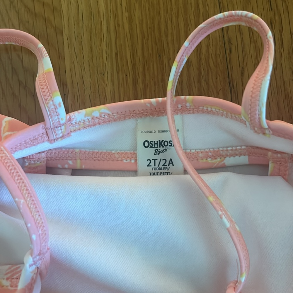 Oshkosh 2T - 1 piece swim suite - Picture 2 of 3